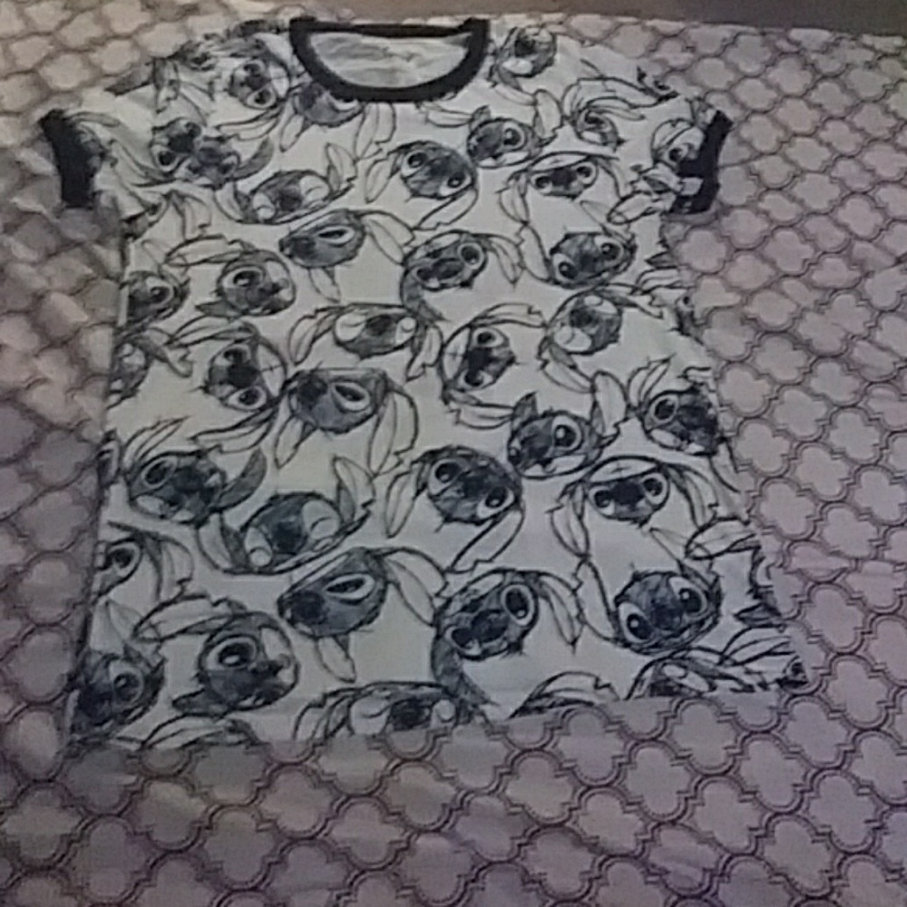I'm selling a shirt brand of Disney